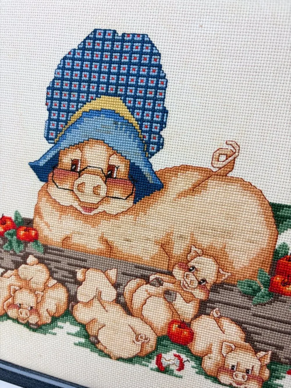 VTG Handmade Framed Cross Stitch Momma Pig & Piglets, 
